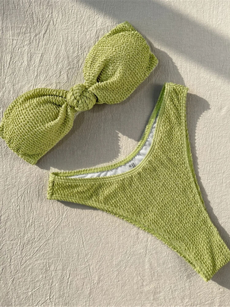 Bikini con nudo