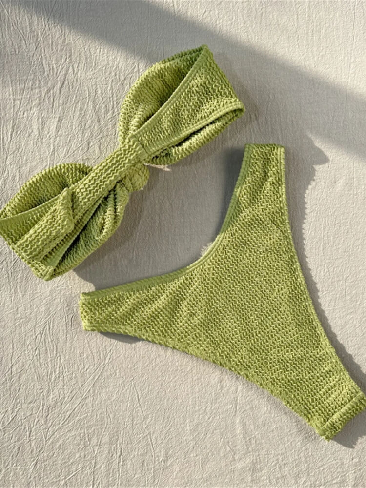 Bikini con nudo