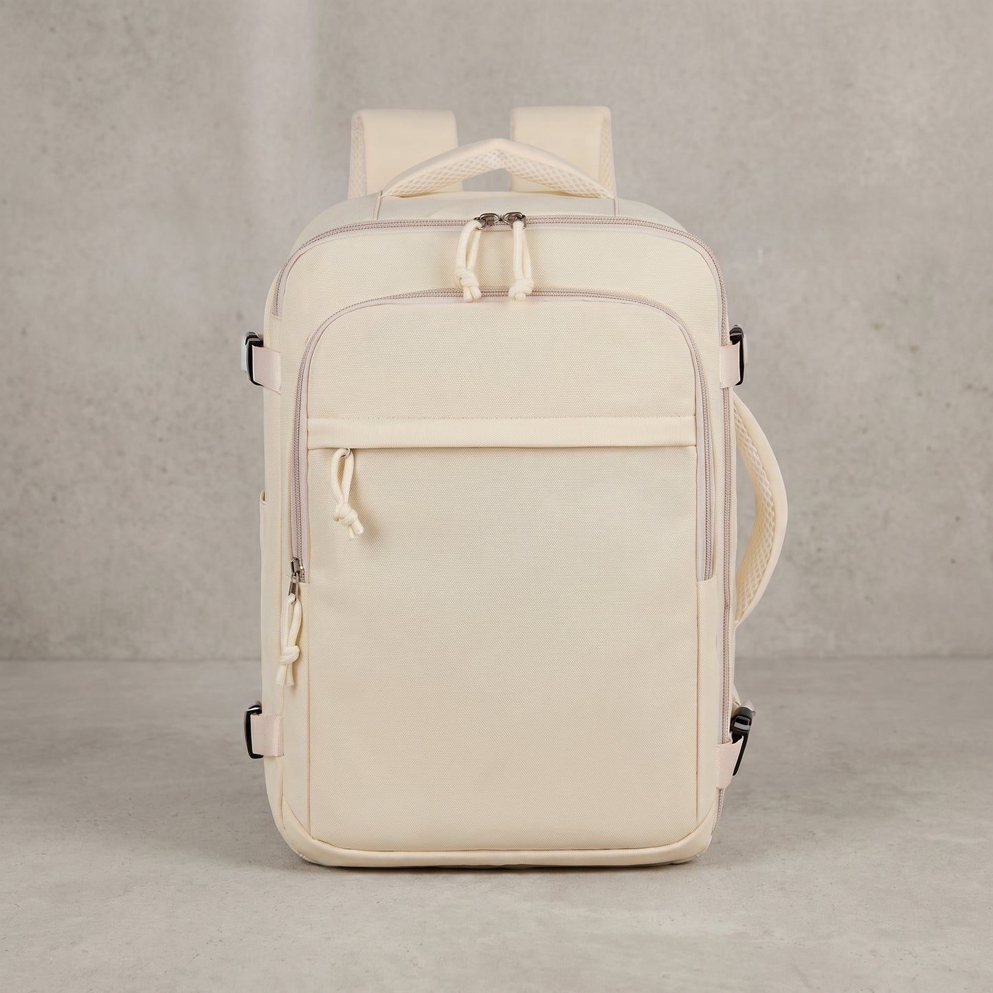Mochila de Viaje Beige: Capacidad Maximizada y Apta para Cabina