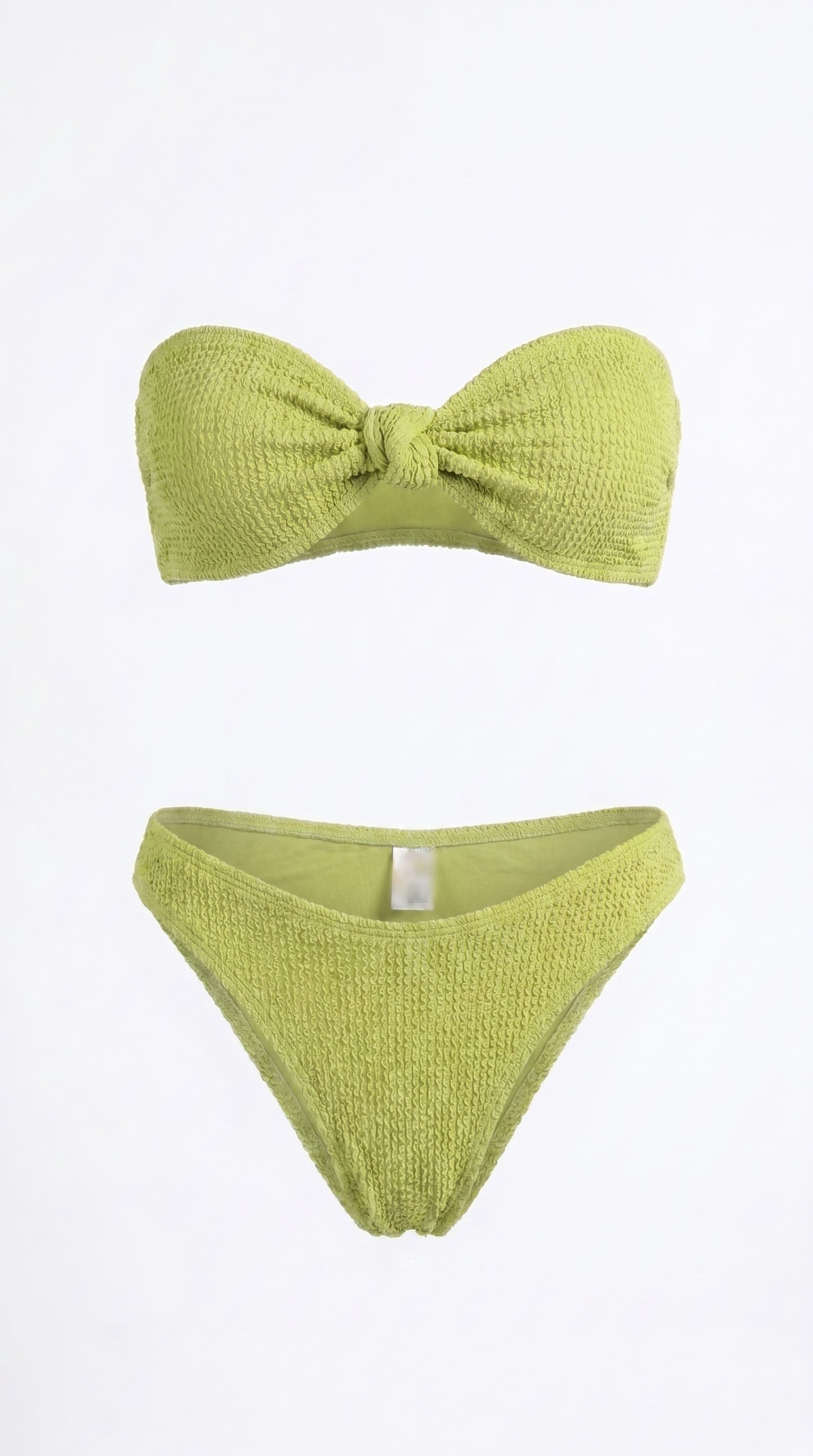 Bikini con nudo